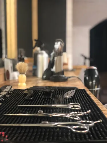 4 - LEGEND BARBER YATE ( Traditional Turkish barber)