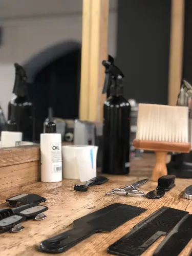 2 - LEGEND BARBER YATE ( Traditional Turkish barber)