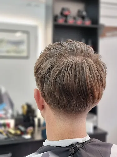 2 - Legendary Barber Shop