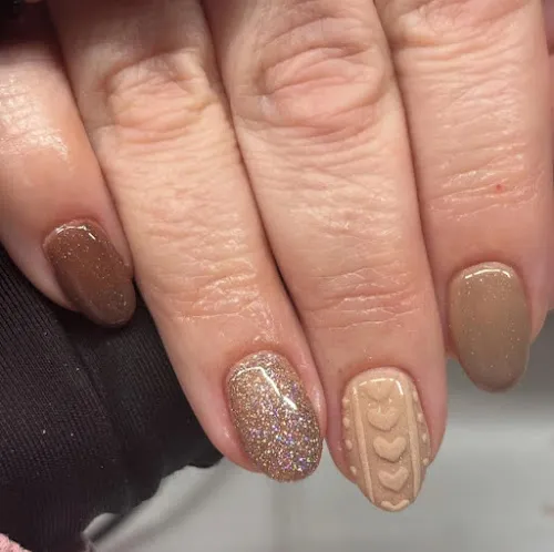 2 - Lemon nails and beauty
