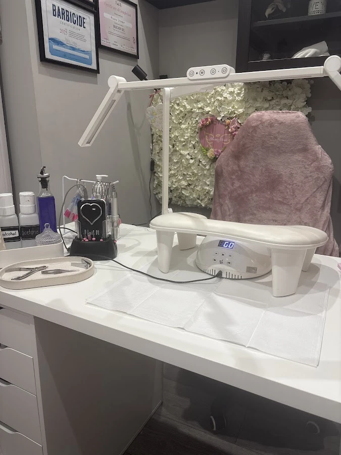 1 - Lemon nails and beauty