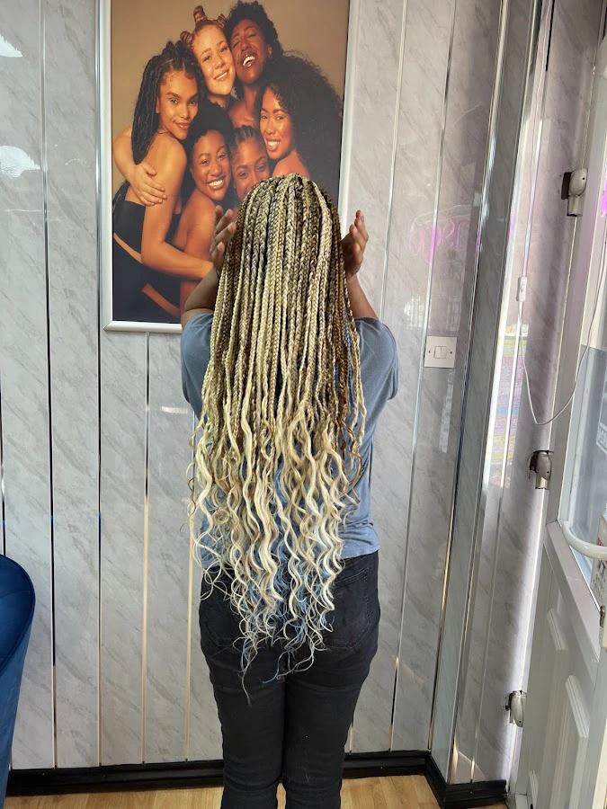 1 - LEVEL UP HAIR AND BEAUTY SALON