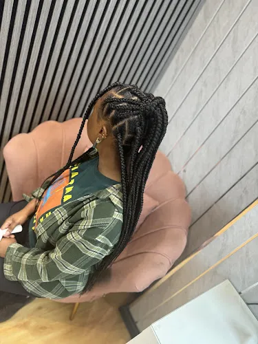 5 - LEVEL UP HAIR AND BEAUTY SALON