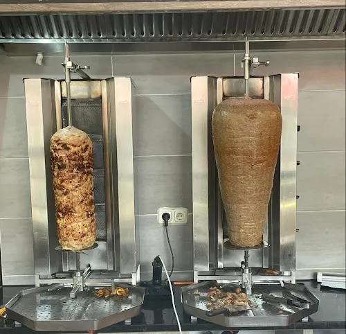 7 - LEZIZ, Döner & feine Syrische Küche