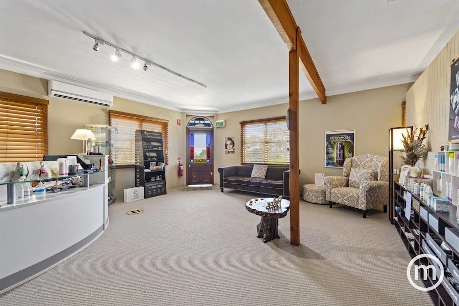 1 - Liam Nails & Beauty