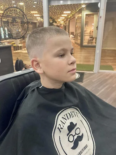 5 - Liki & Leos Hårsalong