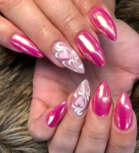 6 - Lily Nails