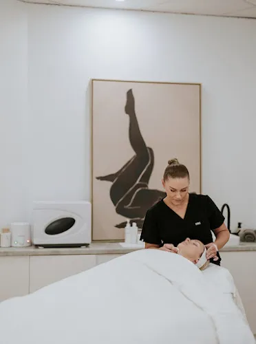 3 - Linda Nails & Beauty