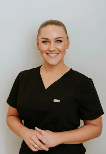 7 - Linda Nails & Beauty