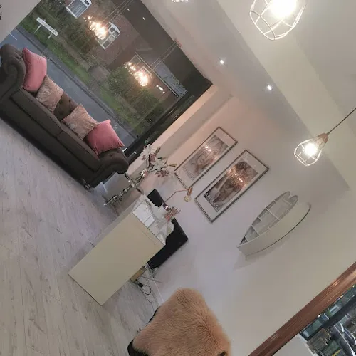 8 - Lisa Jay Hair Extensions