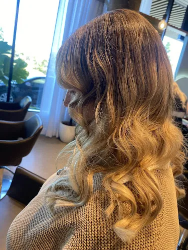 5 - Lisa’s Hair Design