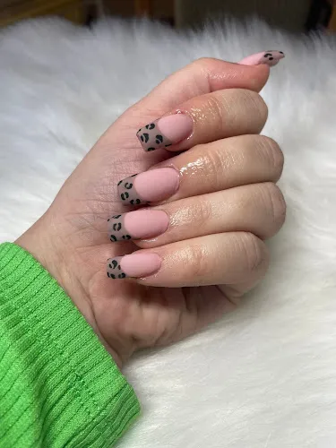 2 - Liv Beauty Lounge