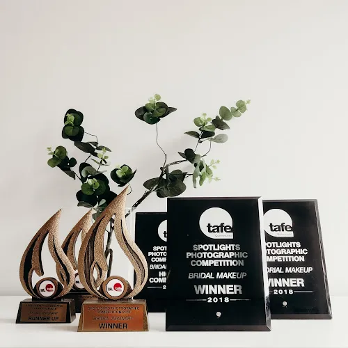 6 - LJ’S Hair & Beauty