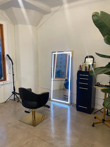 6 - Loma Beauty Salon