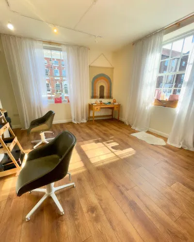 2 - Lou-Anne holistic hairdressing