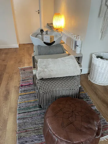 4 - Lou-Anne holistic hairdressing