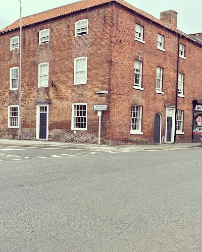 6 - Lou-Anne holistic hairdressing