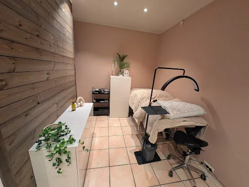 2 - Lushline Beauty Lounge AS
