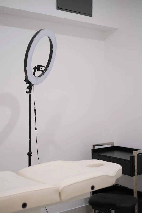 1 - Luxe Nail Lounge Yeppoon