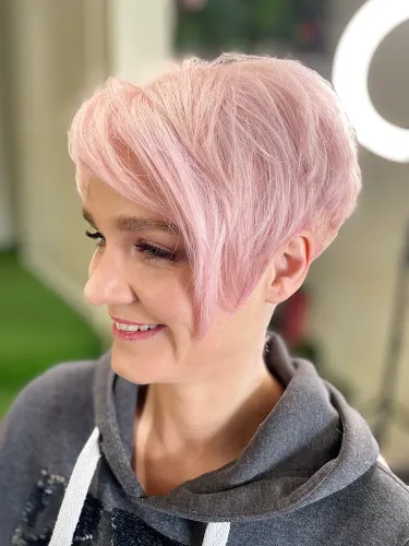 5 - LUXURY NAILS & SPA