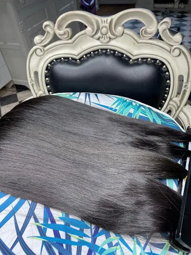 2 - LUXURY NAILS & SPA