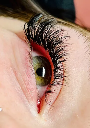 5 - LV Garth Nails and beauty