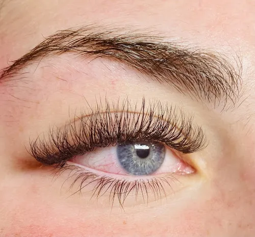 3 - LV Garth Nails and beauty