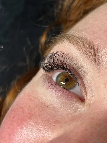 4 - LV Garth Nails and beauty