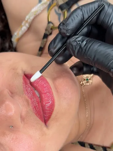 6 - Lyndsey Waring Make Up Artist