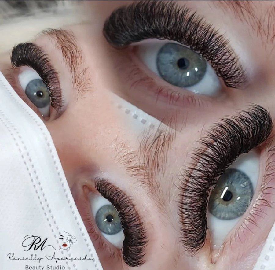 1 - Lyndsey Waring Make Up Artist