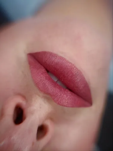 8 - Lyndsey Waring Make Up Artist