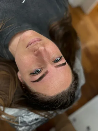 7 - Lyndsey Waring Make Up Artist