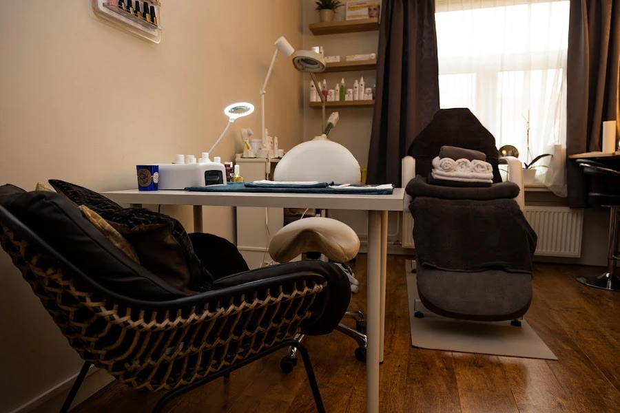 1 - Madam Le Nails & Spa