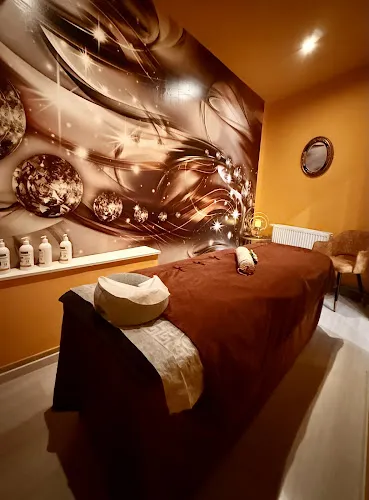 2 - Marlenes Beautique