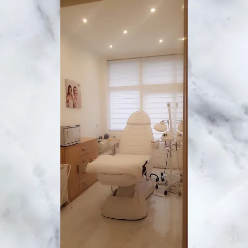 8 - MB Beauty Studio