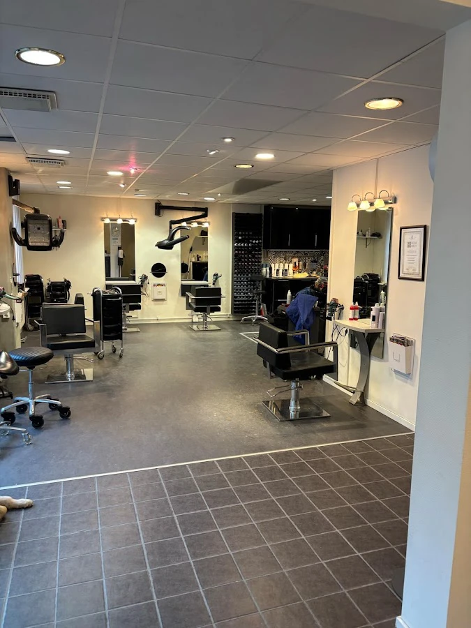 1 - Me and Friends Hårstudio