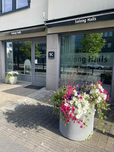 2 - Me and Friends Hårstudio