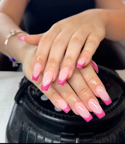 7 - MERNDA NAILS & BEAUTY