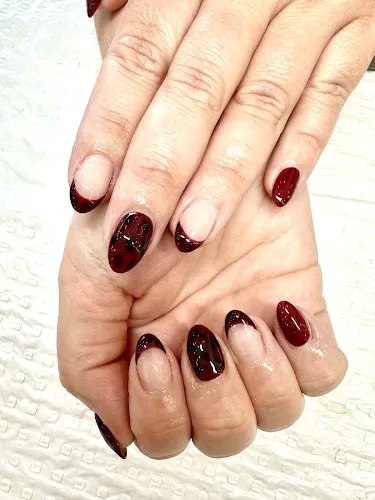 5 - MERNDA NAILS & BEAUTY