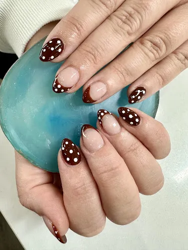 6 - MERNDA NAILS & BEAUTY