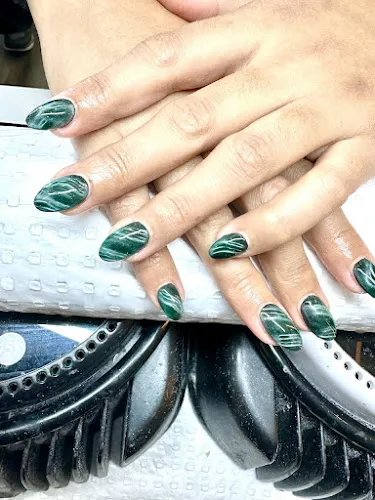 4 - MERNDA NAILS & BEAUTY