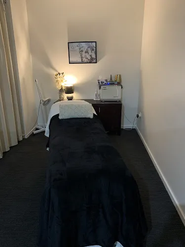 2 - MH Luxury Hair Studio