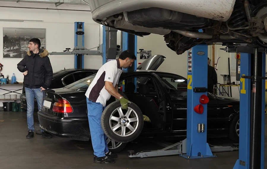 1 - MIETWERKSTATT Königswinter - KFZ Selbsthilfe u. Hobby Werkstatt