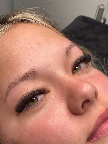 7 - Mirror Image Hair