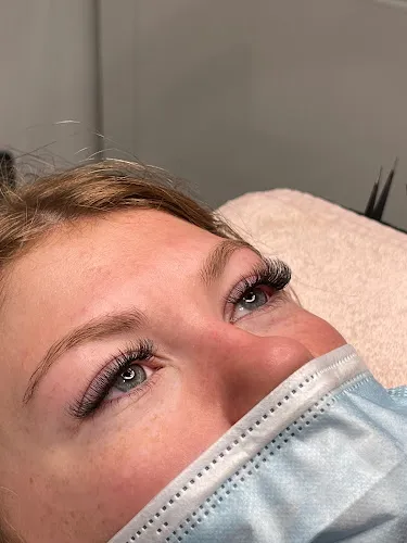 4 - Mirror Image Hair