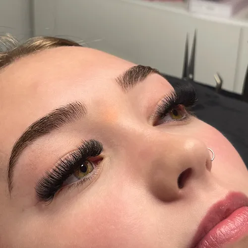 5 - Mirror Image Hair