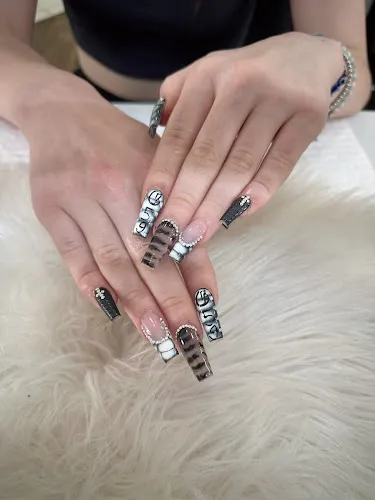 2 - Mirror Mirror Goulburn