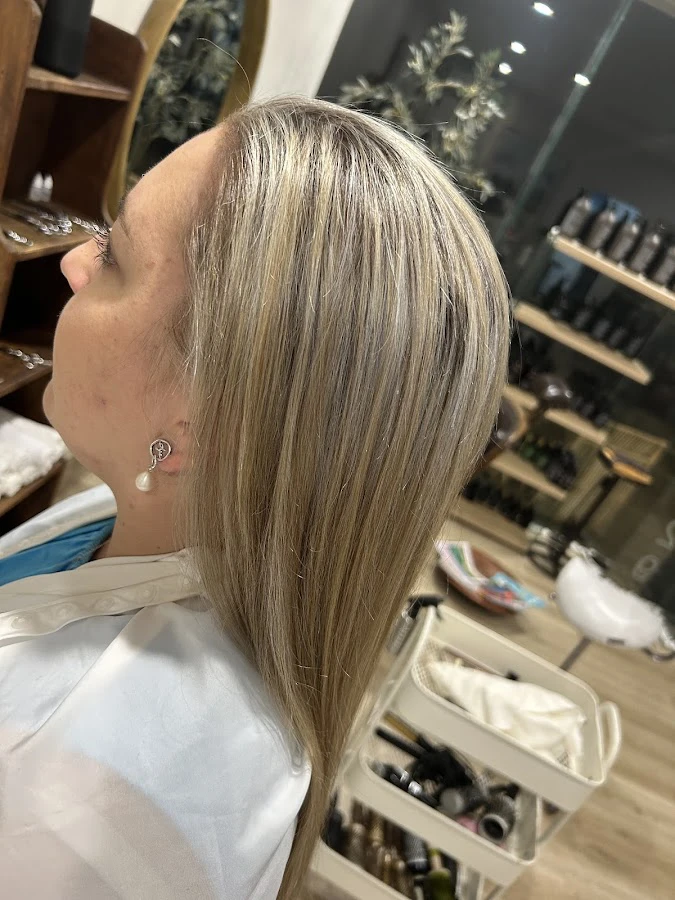 1 - Mirror Mirror Hair Lounge