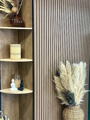 7 - Mirror Mirror Hair Salon