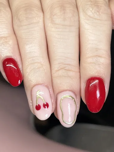 8 - Mirrors Hair & Beauty Salon